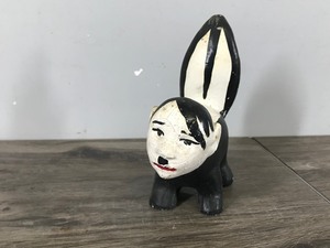 lot 432 image: WWII ANTI AXIS HITLER SKUNK FIGURINE CHALKWARE WW2