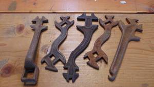 lot 51 image: Misc Old Tractor Tools