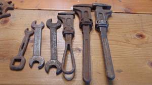 lot 52 image: Old International Harvester and Fairmount Tools