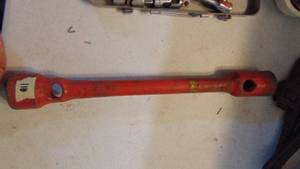 lot 118 image: Large Socket Bar