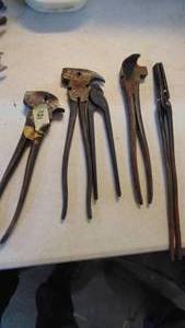 lot 121 image: Various Pullers