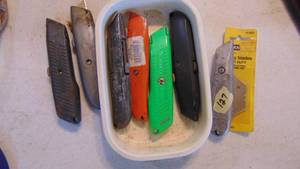 lot 127 image: Lot of Utitly Knives