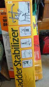 lot 4 image: New Ladder Stabilizer