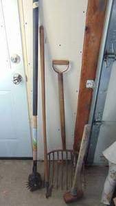 lot 7 image: 3-Garden Tools and Sedge Hammer
