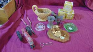 lot 19 image: Various Collectables