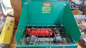 lot 23 image: Coleman 425E Camping Stove