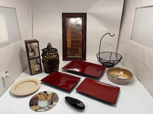 lot 3 image: Essential Decor