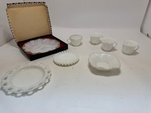lot 7 image: Milk Glass