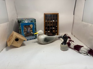 lot 9 image: Lake Life Items