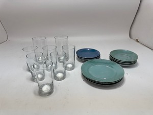 lot 10 image: Dinner Set