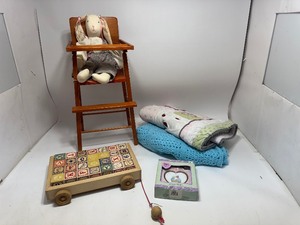 lot 11 image: Nursery Items