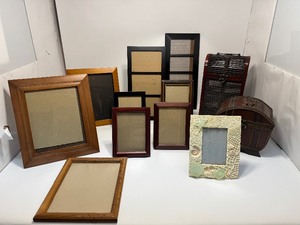 lot 16 image: Photo Frames