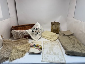 lot 23 image: Vintage Linens