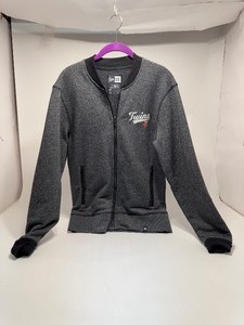 lot 24 image: Womens Size Small Twins Sweater