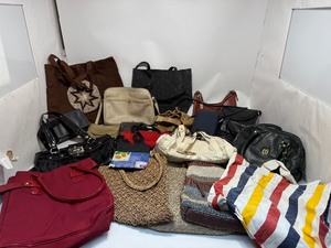 lot 25 image: Purses
