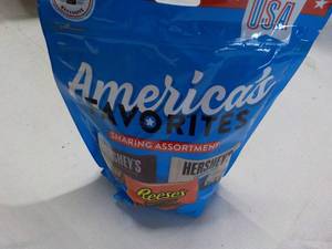 lot 186 image: 17.6 oz bag Americas Favorites Can...