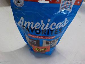 lot 187 image: 17.6 oz bag Americas Favorites Can...