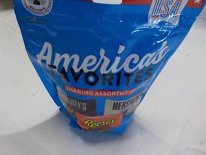 lot 188 image: 17.6 oz bag Americas Favorites Can...