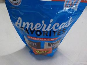 lot 189 image: 17.6 oz bag Americas Favorites Can...