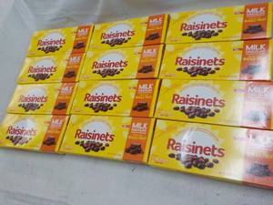 lot 208 image: Raisinets...
