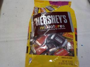 lot 212 image: 35.9 oz bag Hersheys Miniatures...