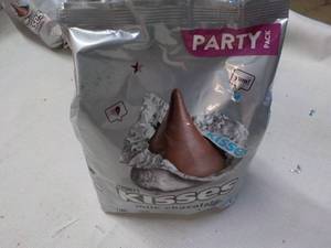 lot 216 image: 35.8 oz bag Kisses...