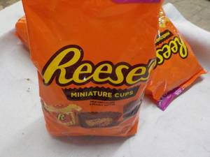 lot 217 image: 35.8 oz bag Reeses...