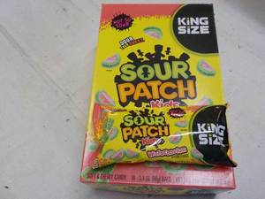 lot 242 image: 18 ct Sour Patch King Size Kids Wat...