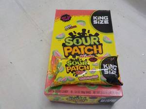 lot 243 image: 18 ct Sour Patch King Size Kids Wat...