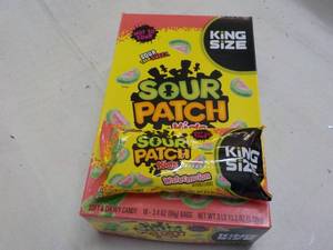 lot 244 image: 18 ct Sour Patch King Size Kids Wat...