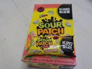 lot 245 image: 18 ct Sour Patch King Size Kids Wat...