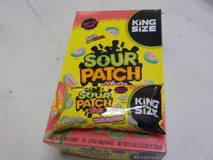 lot 246 image: 18 ct Sour Patch King Size Kids Wat...