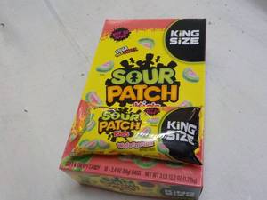 lot 247 image: 18 ct Sour Patch King Size Kids Wat...