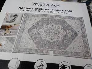 lot 2 image: Wyatt and Ash Machine Washable Dary...
