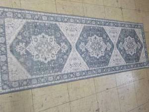 lot 4 image: Wyatt and Ash Machine Washable Dary...