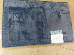 lot 36 image: Memory Foam Bath Mat 2 ft x 3 ft...