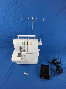 lot 109 image: SINGER S0100 Serger