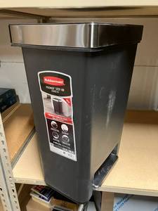 Rubbermaid Step-On Trash Can