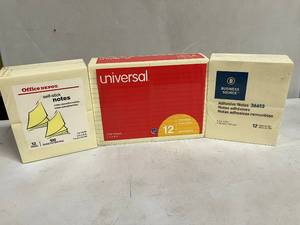 lot 9 image: Large Sticky Notes