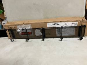lot 28 image: Five Hook Wall Rack