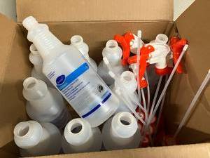 lot 31 image: Quart Spray Bottles