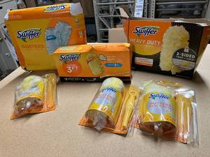 lot 59 image: Swiffer Dusters