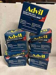 lot 81 image: Advil Packets