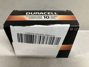 lot 124 image: Duracell D Batteries