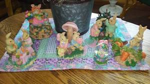 lot 55 image: Easter Decor Figurines (6)