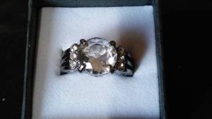 lot 979 image: Clear Gemstone Ring.