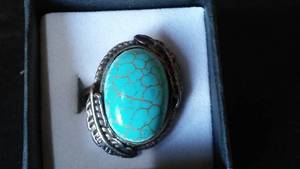 lot 980 image: Turquoise Gemstone Ring.