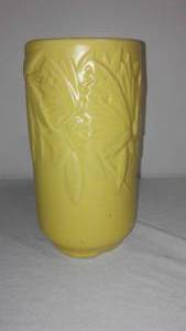 lot 683 image: Vintage Mccoy Butterfly Vase Butterflies