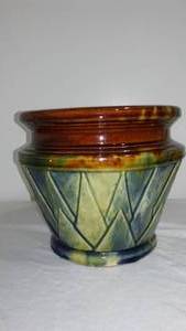 lot 684 image: Vintage Mccoy V Sunburst Stoneware.