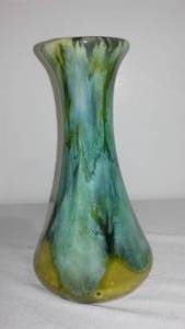 lot 685 image: Vintage Brush Mccoy Vase.